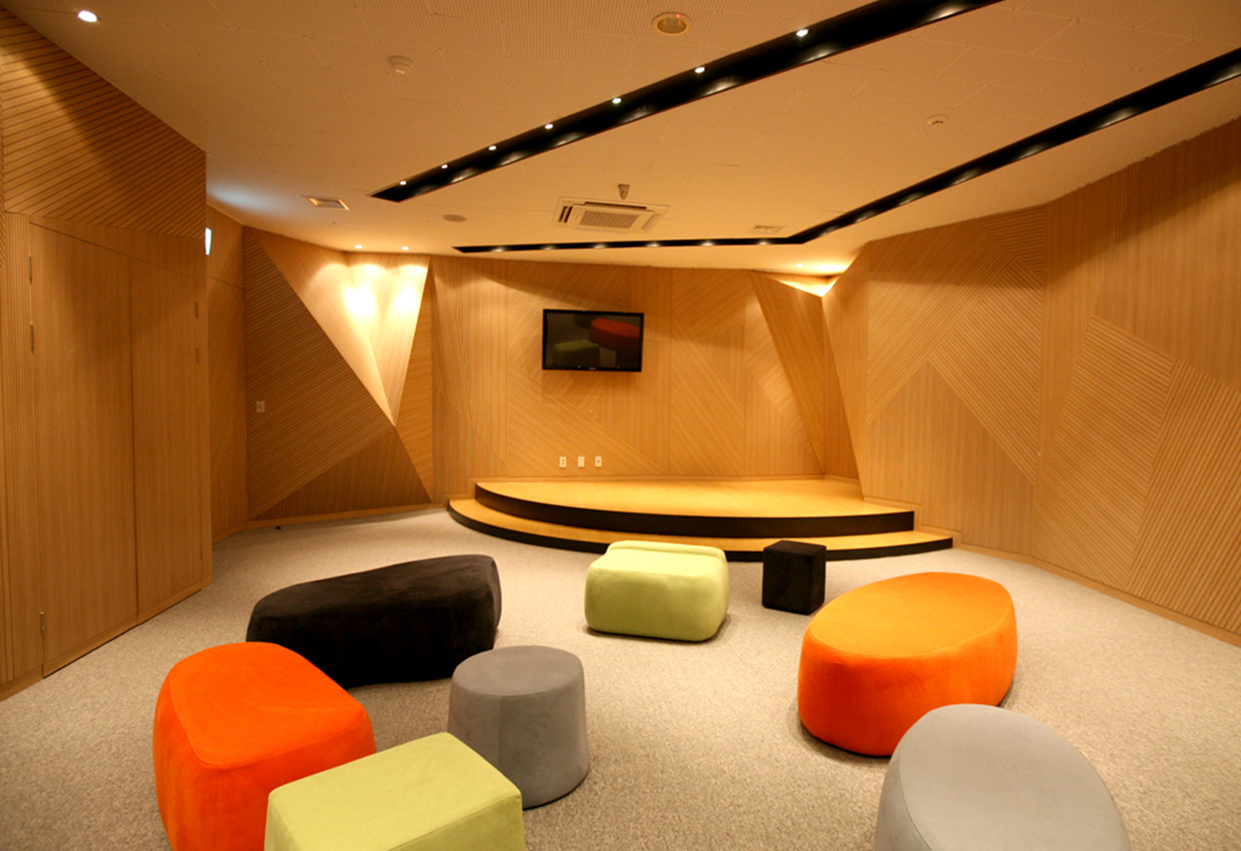 크리프 인테리어 - MUSIC PRACTICE HALL LOUNGE